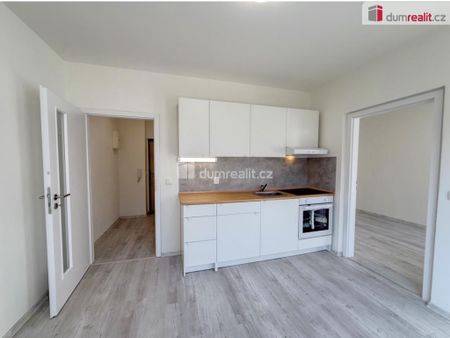 Pronájem bytu 1+1 32 m2 - Fotografie 2