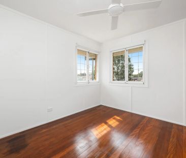 CHARMING HOME IN PRIME MOUNT GRAVATT LOCATION - Photo 4