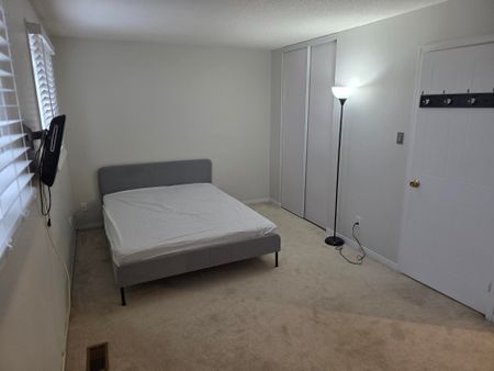 For Lease - 1296 Valerie Crescent, Oakville, Ontario - Photo 4