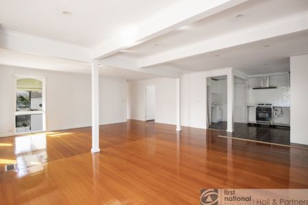 4 Calrossie Close, Endeavour Hills - Photo 2