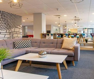 1 bedroom in a flat share to rent - Photo 1