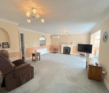 4 bedroom detached house to rent - Photo 3