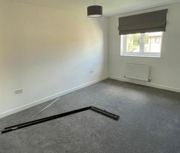 3 bedroom end of terrace house to rent - Photo 2