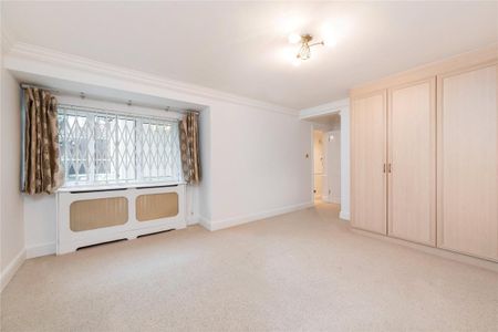 3 bedroom flat in Hampstead - Photo 5