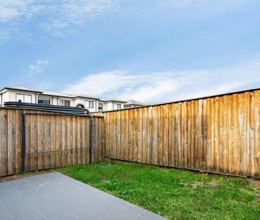 “Stunning Near-New Townhouse Opposite Parkland | 10 Peregrine St, M... - Photo 3