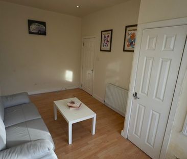 Room 5, Knowle Road, Burley, Leeds, LS4 2PJ - Photo 3