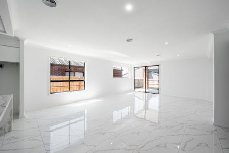 LUXURY LIVING IN SUNBURY - Photo 3