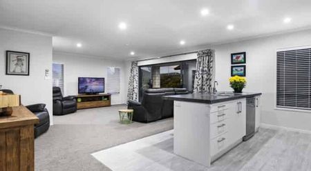 Three Bedroom Duplex - Photo 5