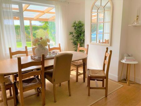 4 bed Semi-Detached - To Let - Photo 2