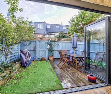 3 bedroom terraced house to rent - Photo 5