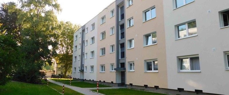 Wohnung im modernisiertem Haus, ideal für die kleine Familie! Der großzügige Balkon bietet Erholung pur! - Photo 1