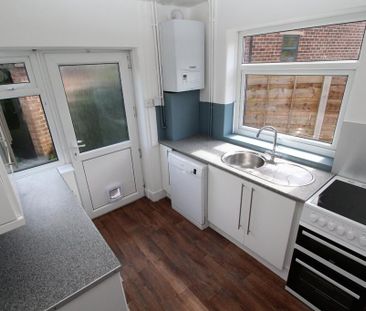 3 bedroom semi-detached house to rent - Photo 5