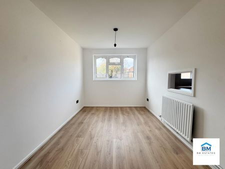 3 bedroom semi-detached house to rent - Photo 5