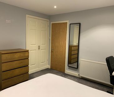 2 Bed Flat, Foxhill Court, LS16 - Photo 3