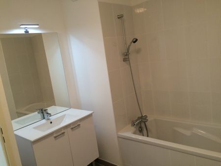 Location Appartement 3 pièces 64m² NANTES 44300 - Photo 3