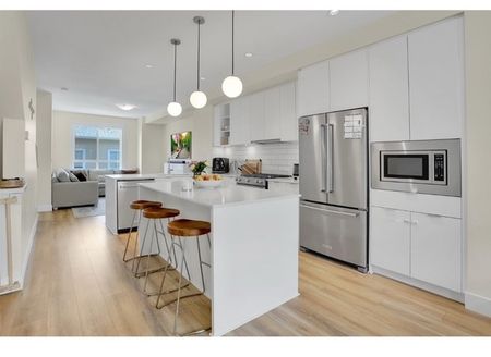 Hazelwood Townhouse. Stylish & Bright Three Bedrooms/Three Bathrooms - Photo 2