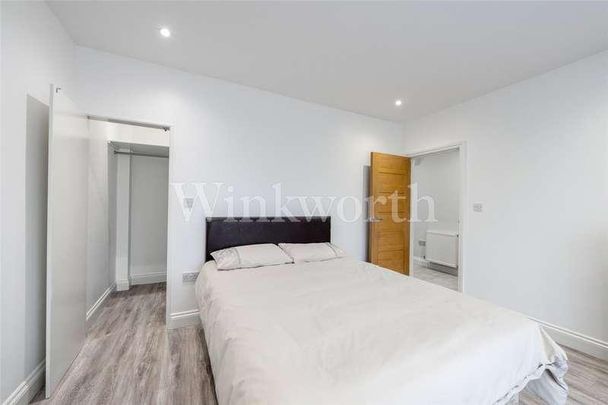 Hendon Way, London, NW2 - Photo 1