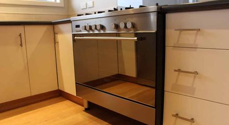 Family home, great location - Photo 5