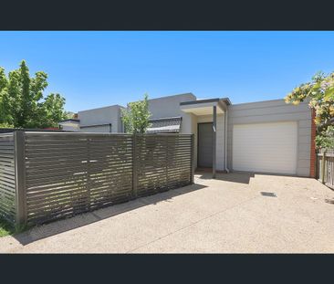 876 Frauenfelder Street, Albury, NSW 2640 - Photo 2