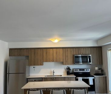 For Lease - 36 Silo Mews, Barrie, Ontario - Photo 3
