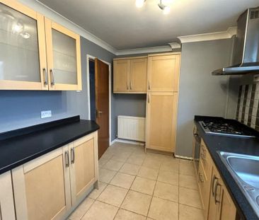4 bedroom detached house to rent - Photo 3