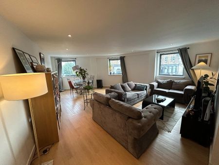 2 bedroom flat to rent - Photo 2