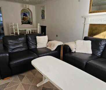 3 bedroom House To Let Total Size: 937 SQ FT - Photo 3
