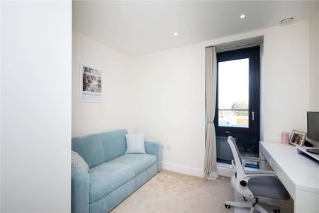 A fabulous two bed contemporary apartment with private balconies and secure parking. - Photo 5