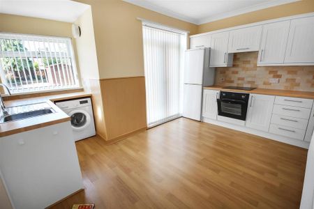 2 bedroom semi-detached house to rent - Photo 4