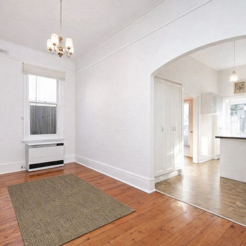 Charming Two-Bedroom Period Home in the Heart of Richmond - Photo 1