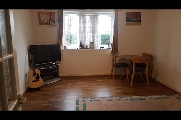 2 Bed Flat, Harlinger Street, SE18 - Photo 1