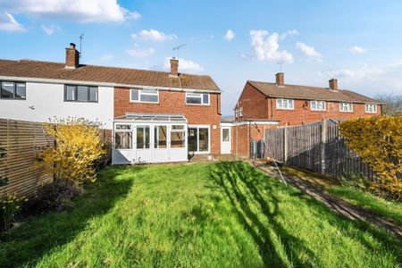 3 bedroom semi-detached house to rent - Photo 5