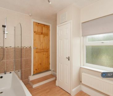 2 bedroom semi-detached house to rent - Photo 4