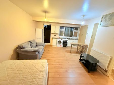 Studio to rent - Photo 5