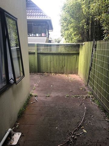 QUIET CUL-DE-SAC TOWNHOUSE - Photo 3
