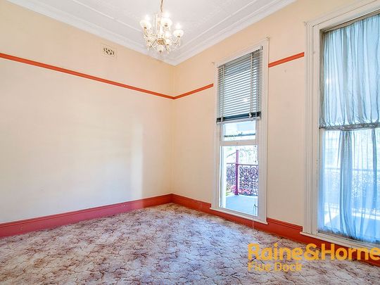 Conveniently Located Apartment - Photo 1
