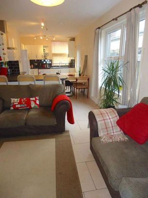 4 bedroom terraced house to rent - Photo 1