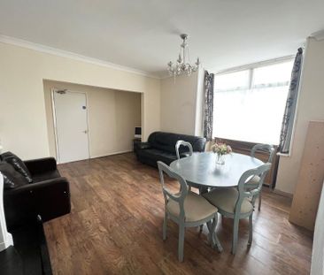 4 bedroom property to rent Ladysmith Road, Grimsby, Lincolnshire, DN32 - Photo 4