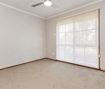 Spacious Family Living in a Quiet Court Location! - Photo 4