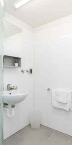 2 Bedroom Large Apartment - Photo 4