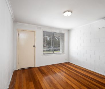 IDEALLY LOCATED. - Photo 2