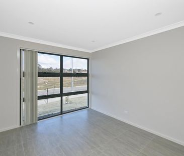 68 Bronhill Street, Moncrieff ACT 2914 - Townhouse For Rent | Domain - Photo 4