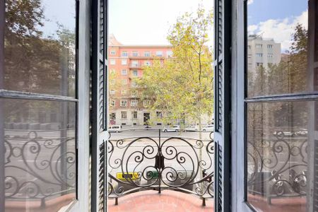 Avinguda del Paral·lel, Barcelona, Catalonia 08015 - Foto 4