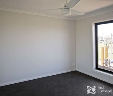 TOWNHOUSE - ELISTON ESTATE CLYDE - Photo 4