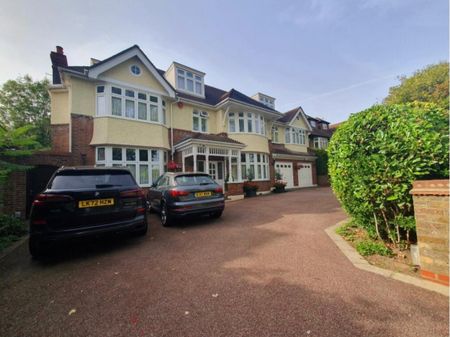Room in a Shared House, Powys Lane, N14 - Photo 2