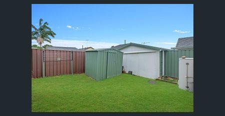 FULLY FENCED TWO BEDROOM GRANNY FLAT - Photo 5