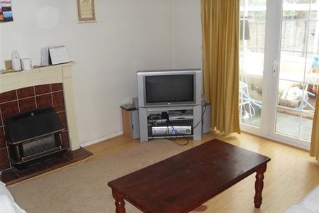 1 bedroom in a house share to rent - Photo 2