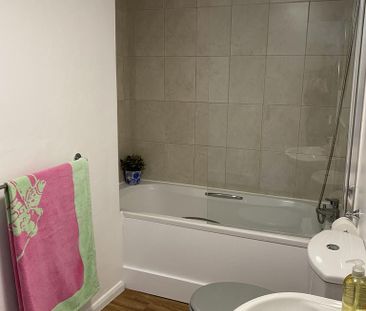 4 bedroom flat share to rent - Photo 1