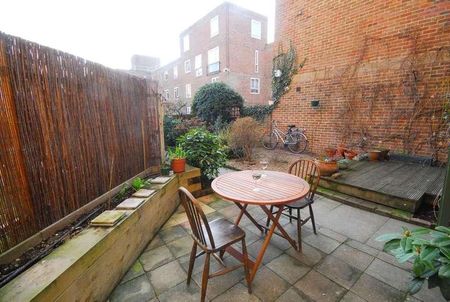 Grayling Square, Bethnal Green, E2 - Photo 2