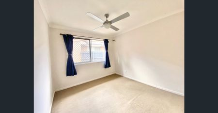 Family-Friendly 4 Bedroom Home with Side Access! - Photo 4